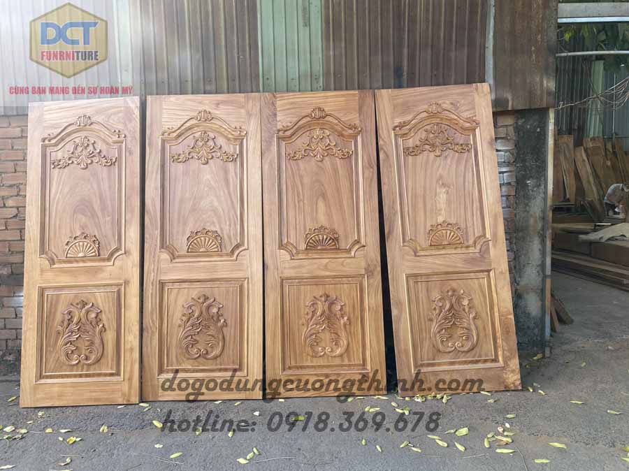 Mẫu cửa phòng tân cổ điển gỗ gõ đỏ CP49gd